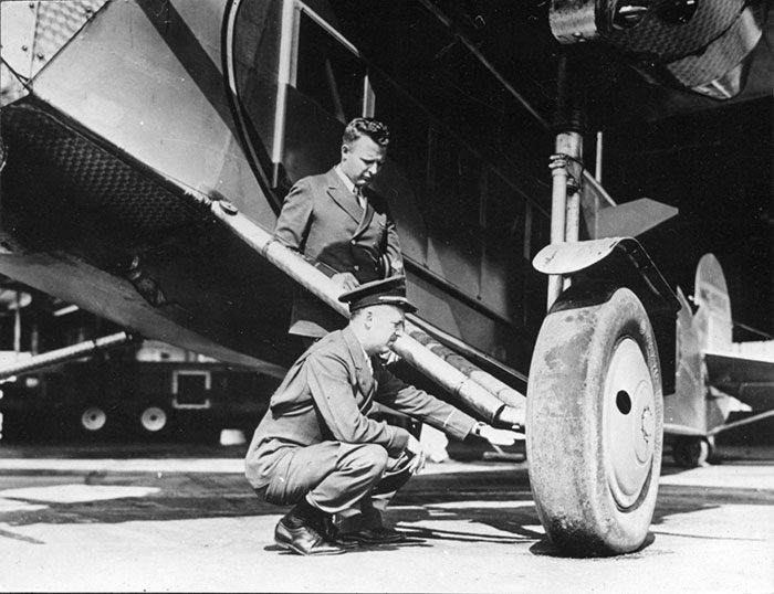 Alton Parker Inspects Fokker Landing Gear (Source: Woodling)